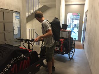 Natürlich transportieren wir das VeloKino mit dem Velo.